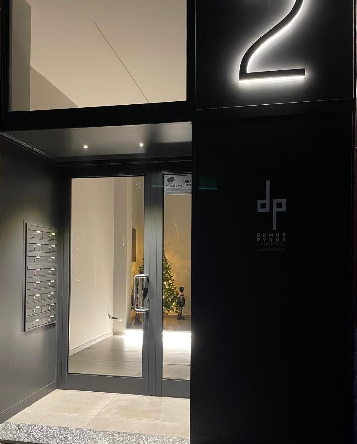 Domus Pyrus Apartments Перо Екстериор снимка