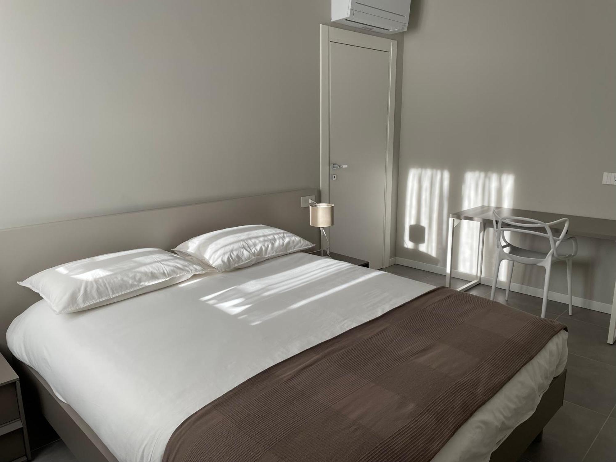 Domus Pyrus Apartments Перо Екстериор снимка